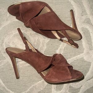 NWT🌷BANANA REPUBLIC🌷Brown suede heeled slingback.
